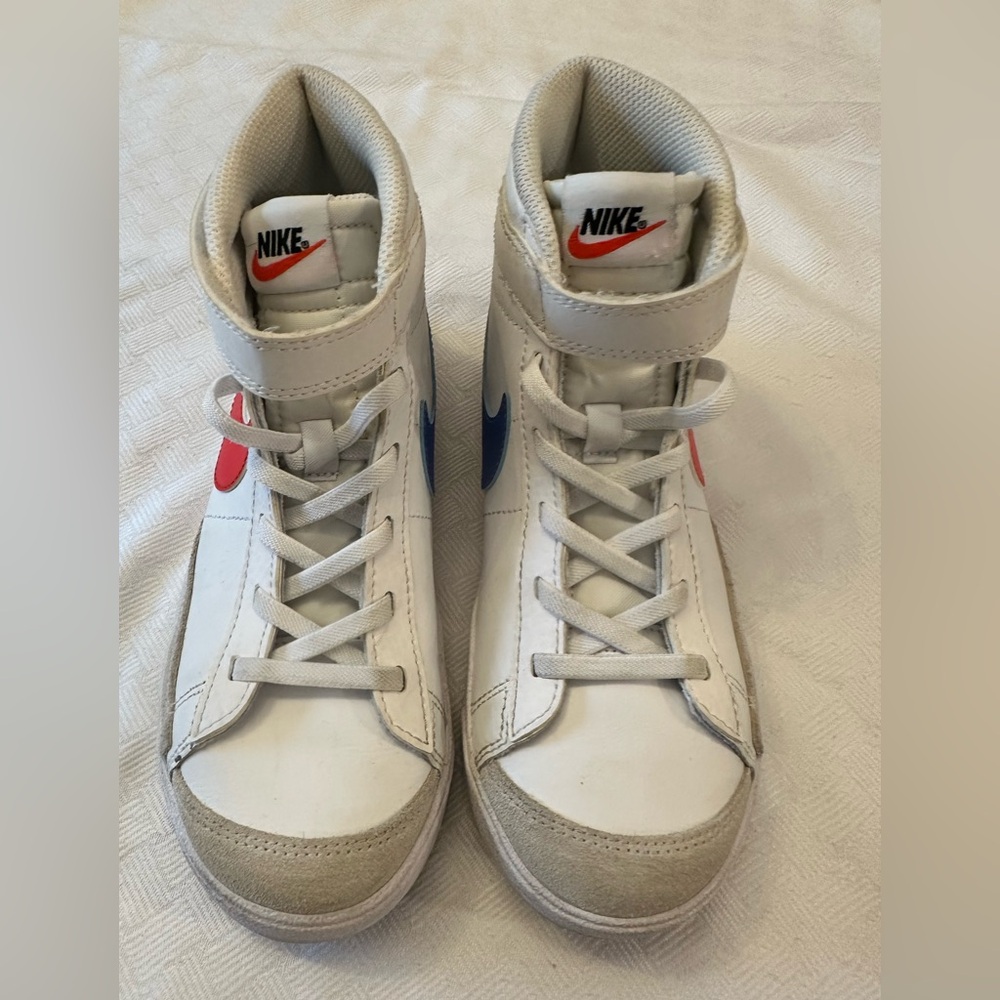 Girls High Top Nike Blazer Mid 77 Sneakers in White, Red and Blue- Size 2 Youth